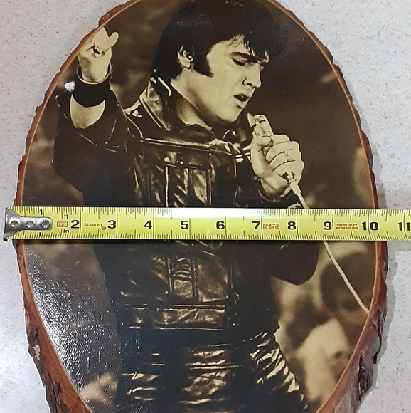 Make room for more collectibles. - Picture 2 of 9